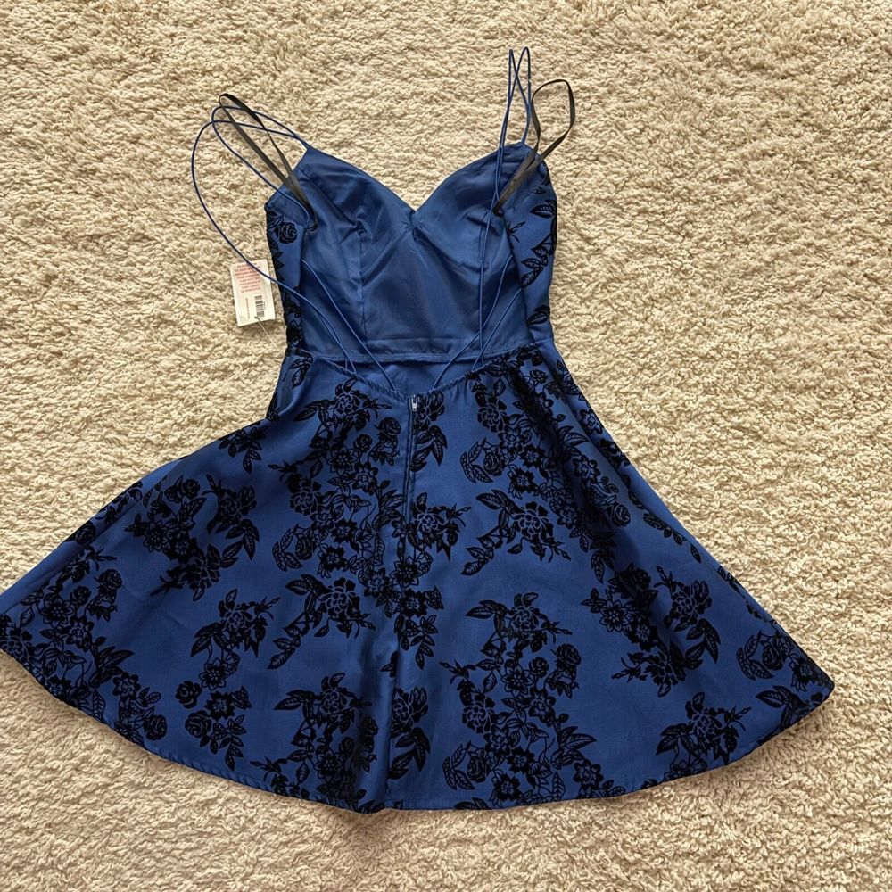 Royal Blue Skater Dress All Over Velvet Flowers Open Back Size 3/4 NEW $109 - Picture 7 of 10